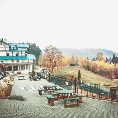 Retro Hotel Pod Zvicinou Bílá Třemešná Dış mekan fotoğraf